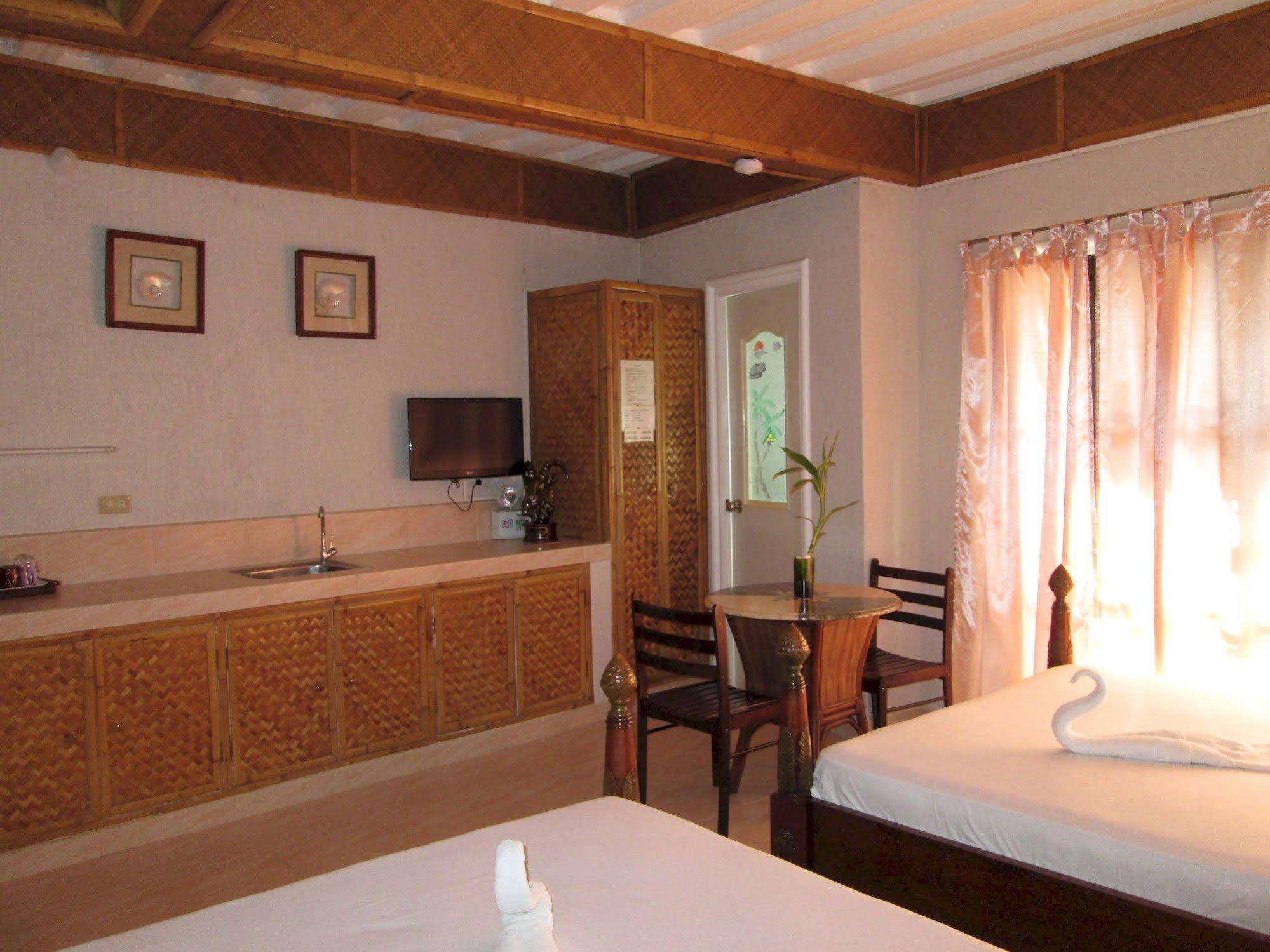 Amigos Beach Resort Balabag  Eksteriør bilde